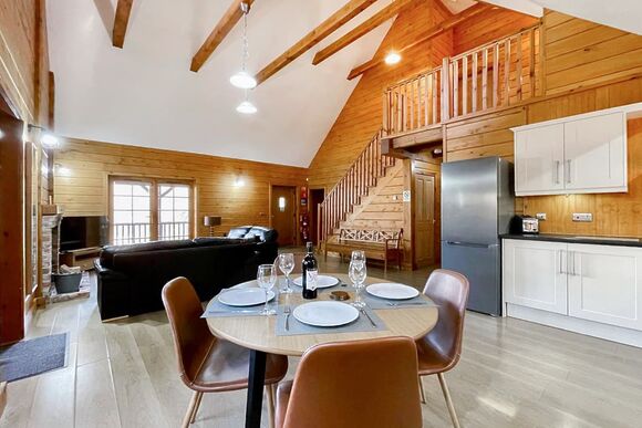 Lakeview Lodge - Redbrick Woodland Lodges, Edwinstowe