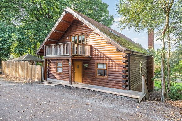 Sherwood Lodge - Redbrick Woodland Lodges, Edwinstowe