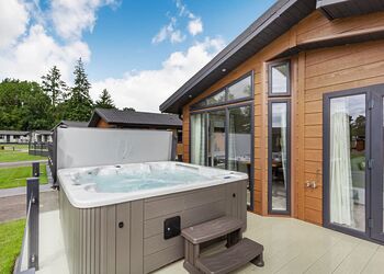 Earn Lodge VIP Pets - Ruthven Falls, Ruthven