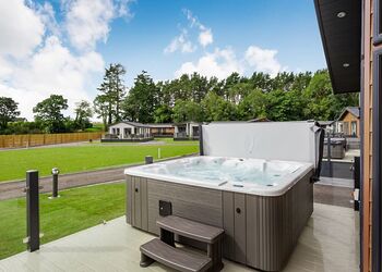 Earn Lodge VIP Pets - Ruthven Falls, Ruthven