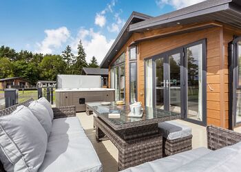 Earn Lodge VIP Pets - Ruthven Falls, Ruthven