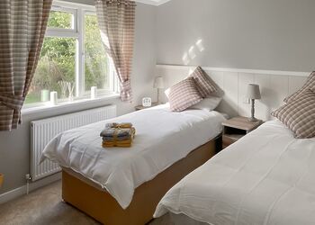 Esk Lodge VIP Pets - Ruthven Falls, Ruthven