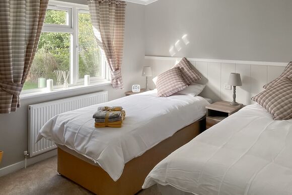 Esk Lodge VIP - Ruthven Falls, Ruthven