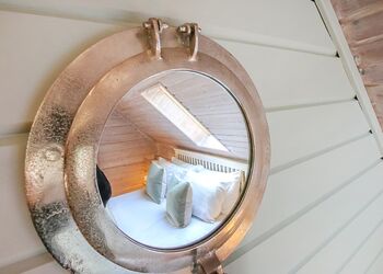 Kestrel VIP, Kestrel VIP (Pet) - Penrhos Park, Llanrhystud, Cardiganshire