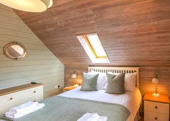 Osprey VIP, Osprey VIP (Pet) - Penrhos Park, Llanrhystud, Cardiganshire