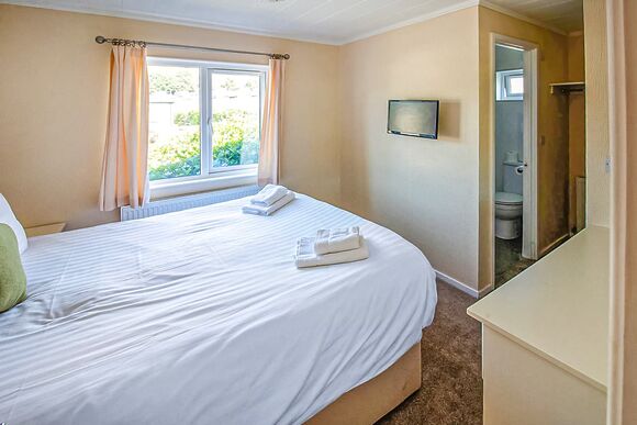 Falcon VIP - Penrhos Park, Llanrhystud, Cardiganshire