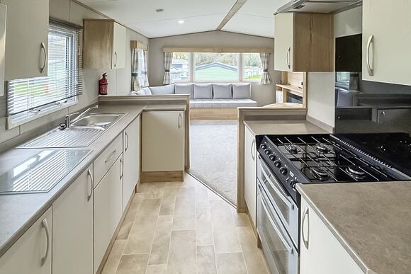 Eagle Gold (Pet) - Penrhos Park, Llanrhystud, Cardiganshire