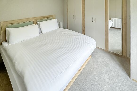 Eagle Gold (Pet) - Penrhos Park, Llanrhystud, Cardiganshire