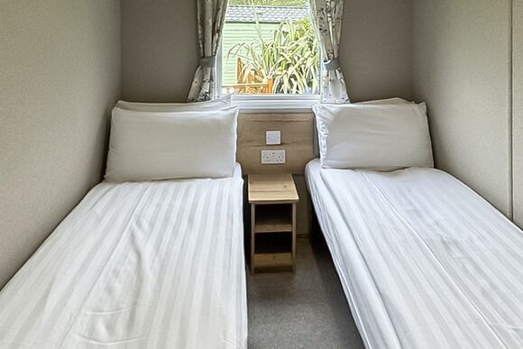 Eagle Gold (Pet) - Penrhos Park, Llanrhystud, Cardiganshire