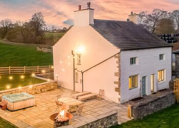 Huntsman Cottage - Ribblesdale Lodges, Gisburn, Yorkshire Dales