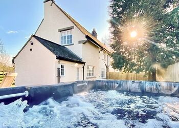 Coot Cottage - Ribblesdale Lodges, Gisburn, Yorkshire Dales