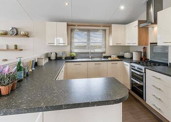 Limetree Lodge 3 Hot Tub (Pets Welcome) - Riverside Leisure Park, Wooler