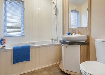 Limetree Lodge 3 Hot Tub (Pets Welcome) - Riverside Leisure Park, Wooler