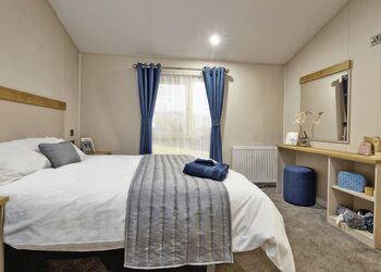 Superior Oak Lodge with Hot Tub (Sleeps 6) - Wooler Riverside Holiday Park, Wooler