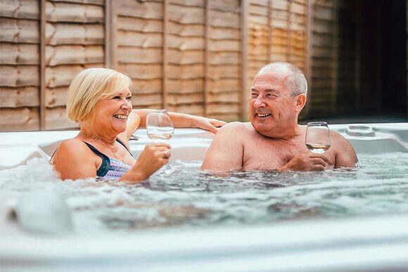 Limetree Lodge 3 Hot Tub (Pets Welcome) - Riverside Leisure Park, Wooler