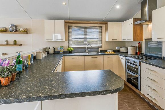 Limetree Lodge 3 Hot Tub (Pets Welcome) - Wooler Riverside Holiday Park, Wooler