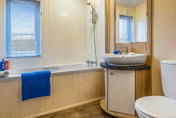 Limetree Lodge 3 Hot Tub (Pets Welcome) - Wooler Riverside Holiday Park, Wooler