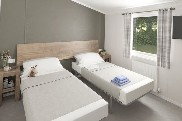 Superior Oak Lodge (Sleeps 6) - Wooler Riverside Holiday Park, Wooler