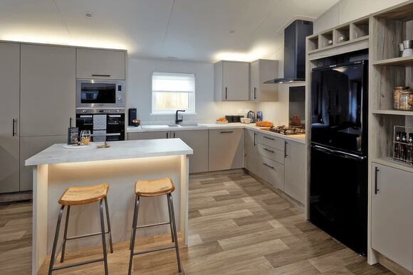 Superior Oak Lodge (Sleeps 4) - Wooler Riverside Holiday Park, Wooler