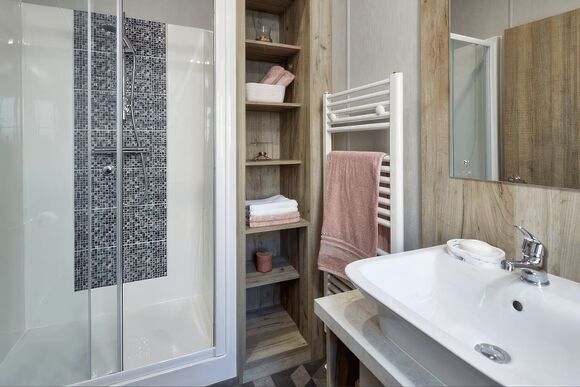 Superior Oak Lodge (Sleeps 4) - Wooler Riverside Holiday Park, Wooler