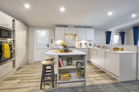 Superior Oak Lodge with Hot Tub (Sleeps 6) - Wooler Riverside Holiday Park, Wooler