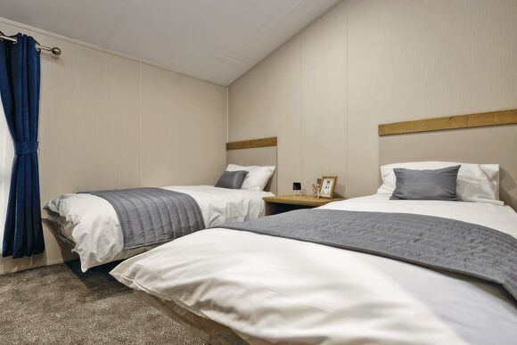 Superior Oak Lodge with Hot Tub (Sleeps 6) - Wooler Riverside Holiday Park, Wooler