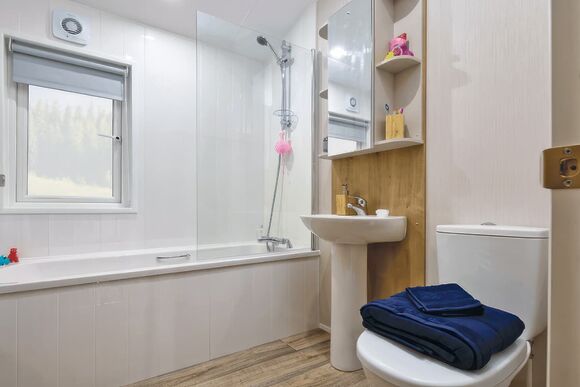 Superior Oak Lodge with Hot Tub (Sleeps 6) - Wooler Riverside Holiday Park, Wooler