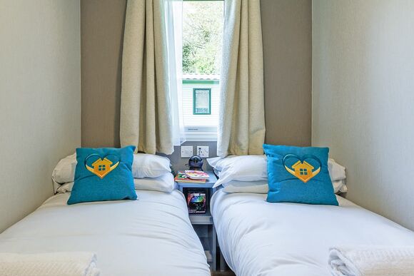 Neurodiverse Friendly Daisy Caravan Decking Slps 5 - Wooler Riverside Holiday Park, Wooler