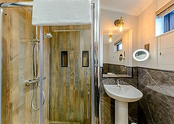 Castleton Premier Lodge 