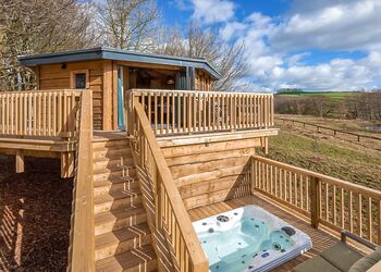 Hartington Treehouses - Rivendale Lodge Retreat, Ashbourne