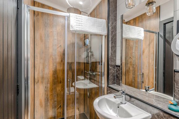 Buxton - Rivendale Lodge Retreat, Ashbourne