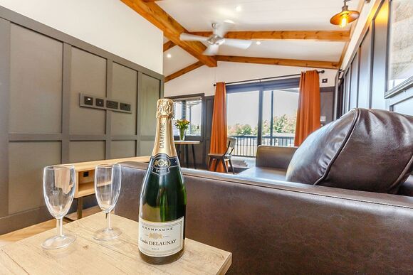 Dovedale Lodge - Rivendale Lodge Retreat, Ashbourne