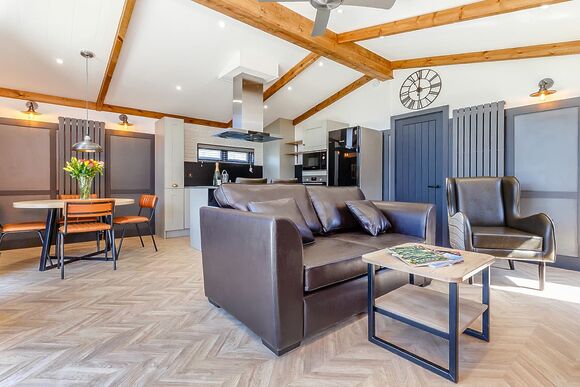 Castleton Lodge - Rivendale Lodge Retreat, Ashbourne