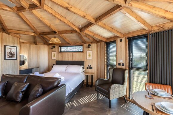 Tissington Treehouses - Rivendale Lodge Retreat, Ashbourne