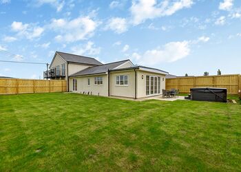 Meadow House - Rookery Manor Cottages, Edingworth, Weston-super-Mare