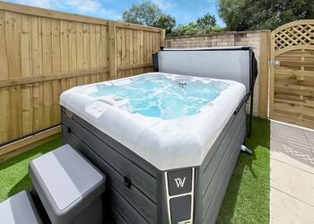 Robin1 Bed House Pet - Rookery Manor Cottages, Edingworth, Weston-super-Mare