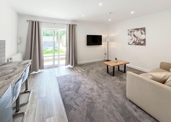 Robin1 Bed House Pet - Rookery Manor Cottages, Edingworth, Weston-super-Mare