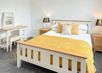 Robin1 Bed House Pet - Rookery Manor Cottages, Edingworth, Weston-super-Mare