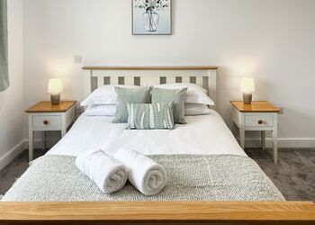 Robin1 Bed House Pet - Rookery Manor Cottages, Edingworth, Weston-super-Mare