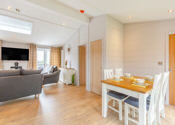 Holly Luxury Lodge - Rookery Manor Lodges, Edingworth