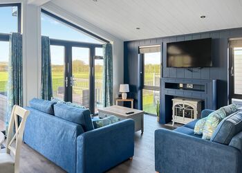 Cedar Lodge - Rookery Manor Lodges, Edingworth