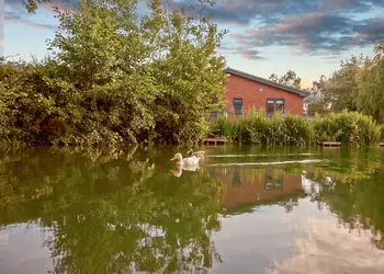The Lakes Rookley, Rookley Village