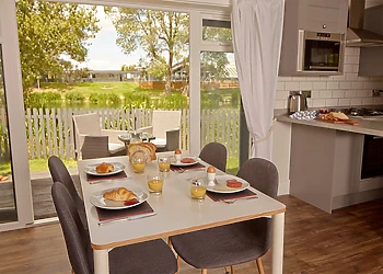 Exclusive Island Cottage Lakeside 4 Berth with Hot Tub PF 