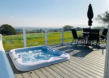 6 Berth Luxury Caravan 3 Bed with Hot Tub PF A 