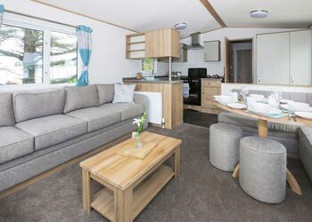 6 Berth Luxury Caravan 3 Bed with Hot Tub A - The Lakes Rookley, Rookley Village
