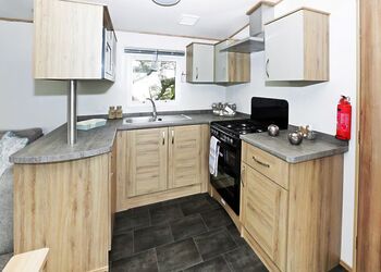 6 Berth Luxury Caravan 3 Bed with Hot Tub A - The Lakes Rookley, Rookley Village