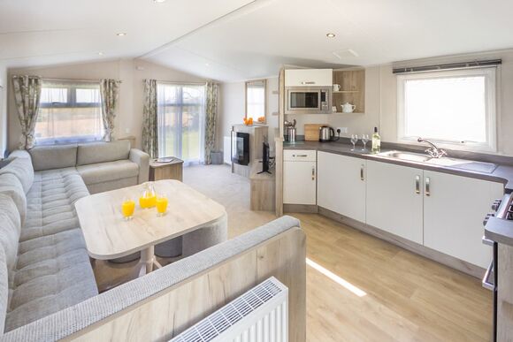 6 Berth Superior Caravan 3 Bed A - The Lakes Rookley, Rookley Village