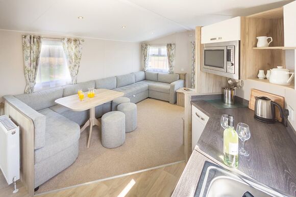 6 Berth Superior Caravan 3 Bed A - The Lakes Rookley, Rookley Village