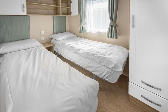 6 Berth Superior Caravan 3 Bed A - The Lakes Rookley, Rookley Village