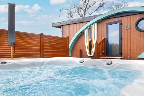 Glamping Hive Hot Tub Pet - Wild Rose Holiday Park, Ormside, Appleby-in-Westmorland